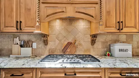 Kitchen - 26 Devonshire Rd, Cresskill, NJ 07626 photo 2 of 6