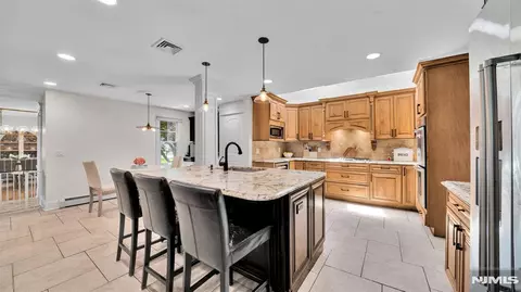 Kitchen - 26 Devonshire Rd, Cresskill, NJ 07626 photo 4 of 6