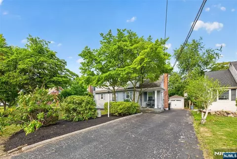 43 Colonial Pkwy, Dumont, NJ 07628