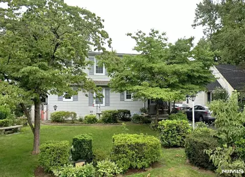 43 Colonial Pkwy, Dumont, NJ 07628