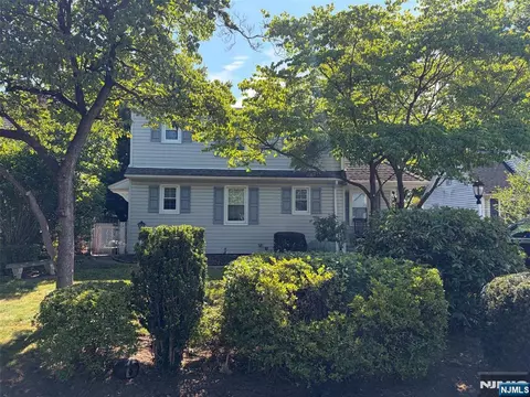 43 Colonial Pkwy, Dumont, NJ 07628