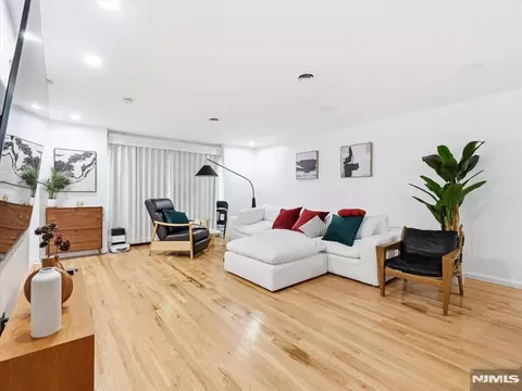 862 Battel Pl, Oradell, NJ 07649