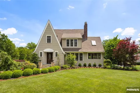 225 Walnut St, Livingston, NJ 07039