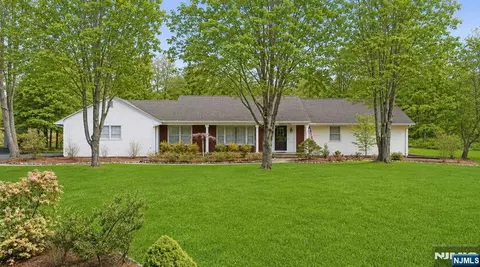 23 Jan River Dr, Saddle River, NJ 07458
