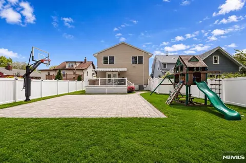 12 Chamberlain Ave, Little Ferry, NJ 07643