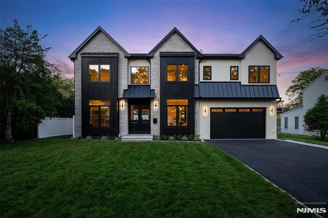 474 Oregon St, Paramus, NJ 07652