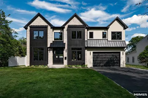 Exterior - 474 Oregon St, Paramus, NJ 07652 photo 3 of 4