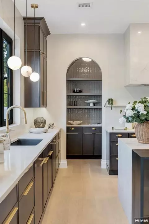 Kitchen - 474 Oregon St, Paramus, NJ 07652 photo 3 of 5