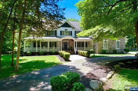 87 Hearthstone Dr, West Milford, NJ 07480
