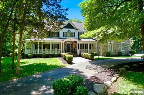 87 Hearthstone Dr, West Milford, NJ 07480