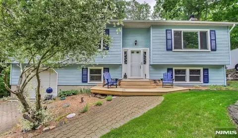 5 Grey Trl, Vernon, NJ 07462