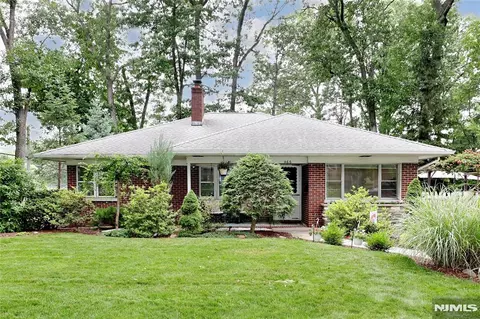 466 Mountain Ave, Township Of Washington, NJ 07676