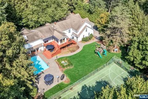24 Vanderbeck Ln, Mahwah, NJ 07430