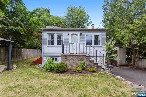 1 Highland Ave, West Milford, NJ 07480