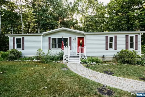 7 New Myrtle Dr, Montague, NJ 07827