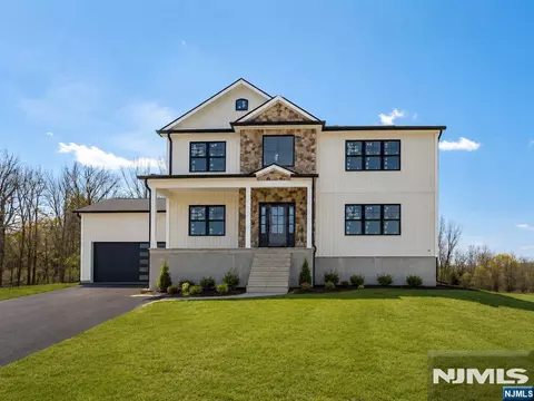 9 Emerald Dr, Hamburg, NJ 07419