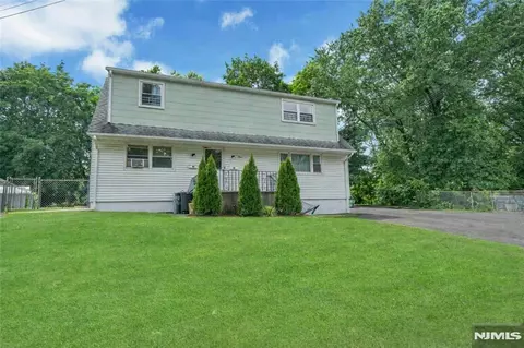 4 Royal Ave, Hawthorne, NJ 07506