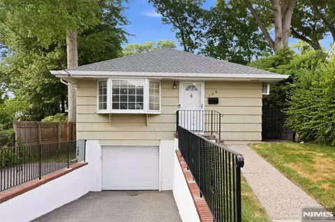108 Wyandotte Ave, Dumont, NJ 07628