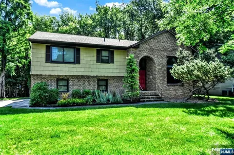 270 E Crescent Ave, Ramsey, NJ 07446