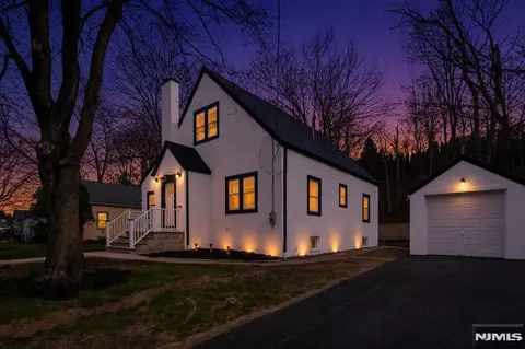 31 Saint Moritz Pl, Wayne, NJ 07470