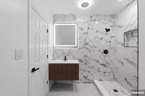Bath - 31 Saint Moritz Pl, Wayne, NJ 07470 photo 2 of 5