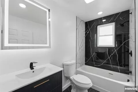 Bath - 31 Saint Moritz Pl, Wayne, NJ 07470 photo 1 of 5