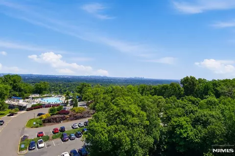 1 Claridge Dr #1026, Verona, NJ 07044