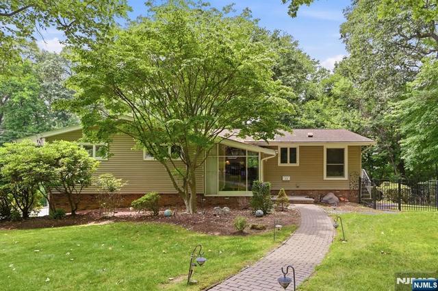 23 Cressfield Ct, Woodcliff Lake, NJ 07677