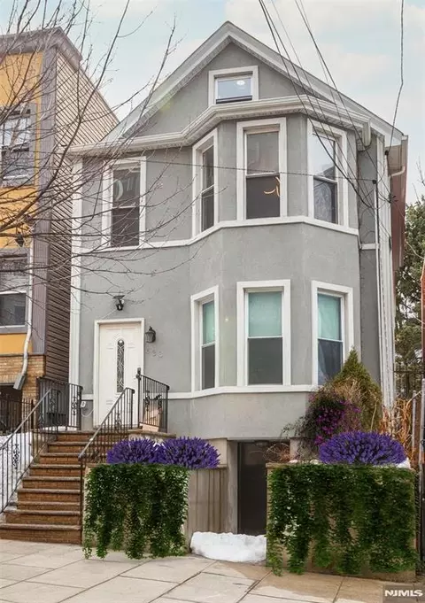 623 38th St, Union City, NJ 07087