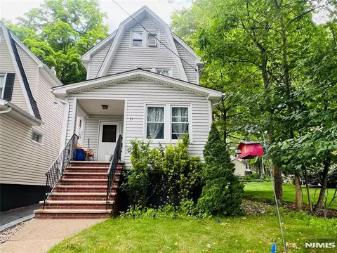 31 Dean St, Glen Rock, NJ 07452