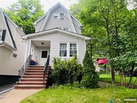 31 Dean St, Glen Rock, NJ 07452