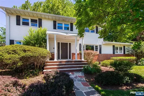 34 S Virginia Ct, Englewood Cliffs, NJ 07632