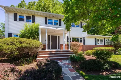 34 S Virginia Ct, Englewood Cliffs, NJ 07632