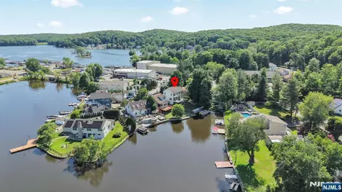 2 Brights Point Rd, Lake Hopatcong, NJ 07849