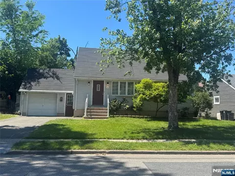 9 Wallace Ln, Woodland Park, NJ 07424