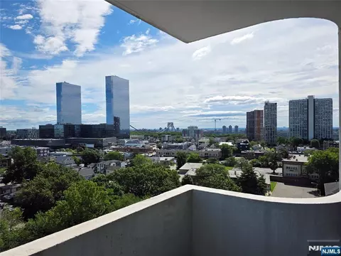 1600 Center Ave #12C, Fort Lee, NJ 07024