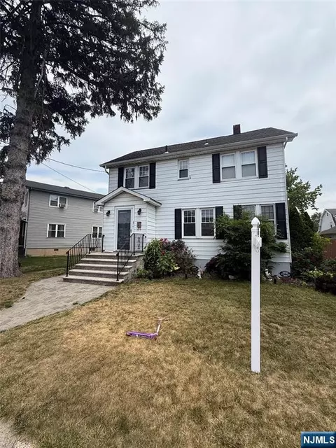 92 William Pl, Totowa, NJ 07512