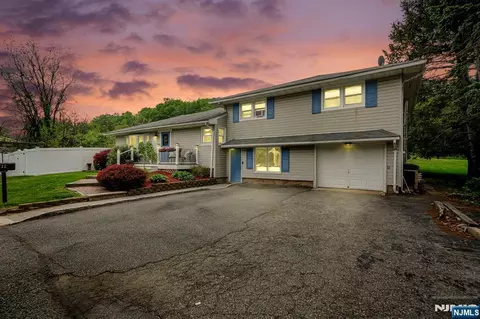 22 Federal Hill Rd, Pompton Lakes, NJ 07442