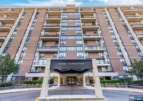 1 Horizon Rd #1220, Fort Lee, NJ 07024