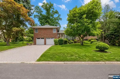 545 Summit St, Englewood Cliffs, NJ 07632
