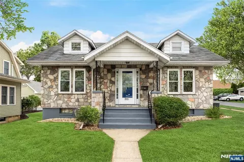 211 Pennsylvania Ave, Pohatcong, NJ 08865