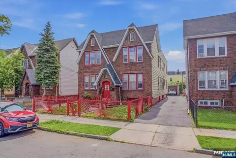 202 Eastern Pkwy, Newark, NJ 07106