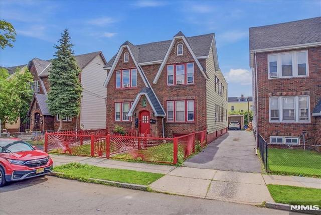 202 Eastern Pkwy, Newark, NJ 07106