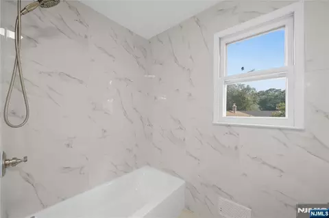 Bath - 11 Hampton Pl, Nutley, NJ 07110 photo 2 of 3