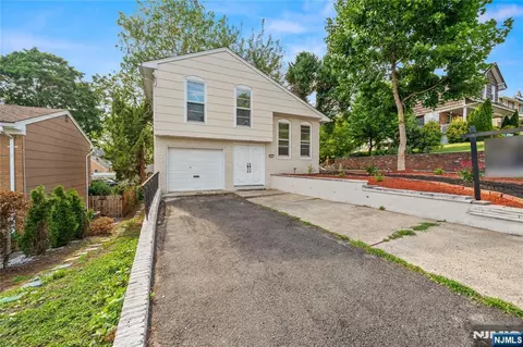 Exterior - 11 Hampton Pl, Nutley, NJ 07110 photo 2 of 4