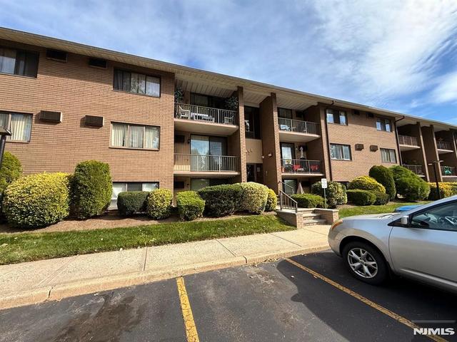 468 Liberty St #201, Little Ferry, NJ 07643