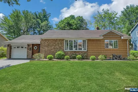 86 Willowbrook Ct, Paramus, NJ 07652 photo 1