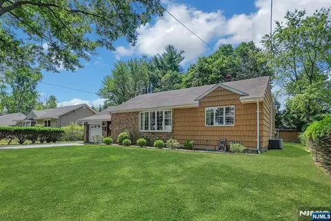 Exterior - 86 Willowbrook Ct, Paramus, NJ 07652 photo 3 of 7