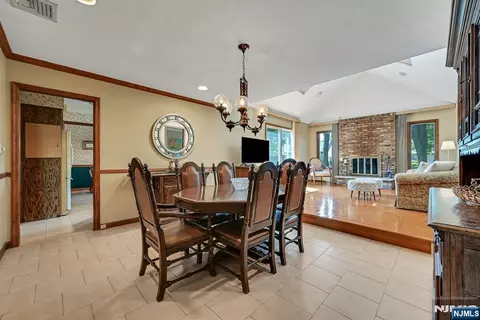 Dining - 86 Willowbrook Ct, Paramus, NJ 07652 photo 4 of 5