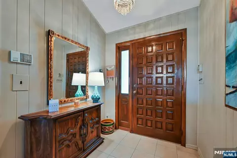 Entry Way - 86 Willowbrook Ct, Paramus, NJ 07652 photo 1 of 2